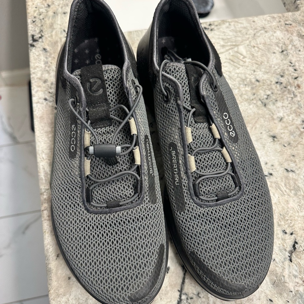 ECCO Men's Gray Mesh Athletic Slip-On Sneakers